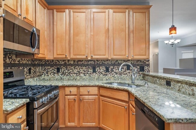 Building Photo - 6081 Madison Pointe Ct