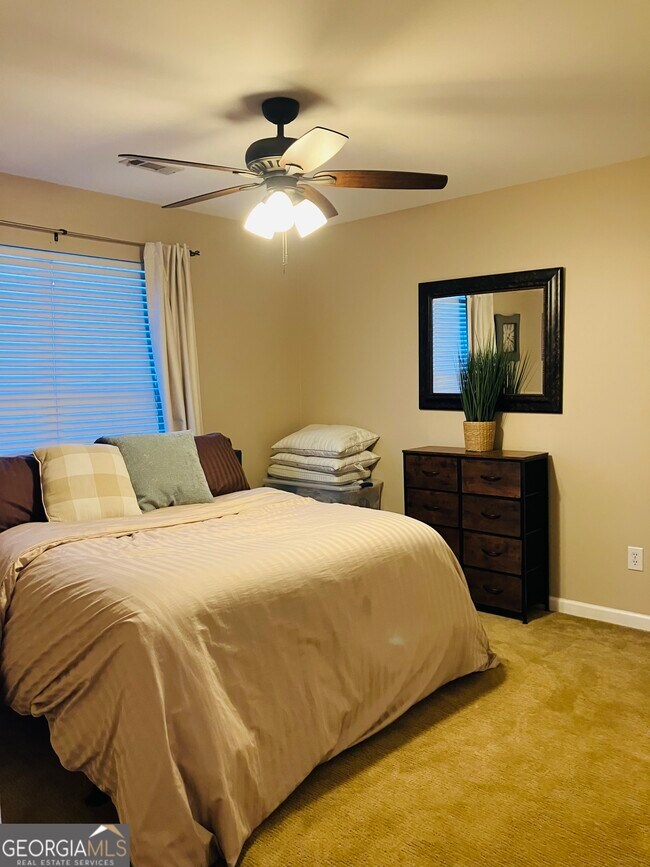 Building Photo - 328 Vendella Cir