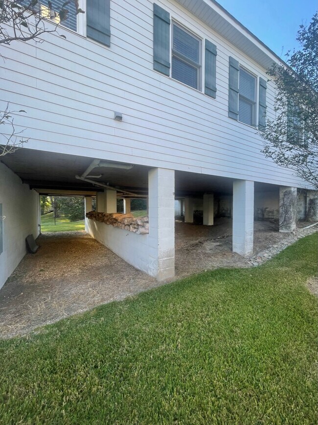 Building Photo - 1200 E Main St