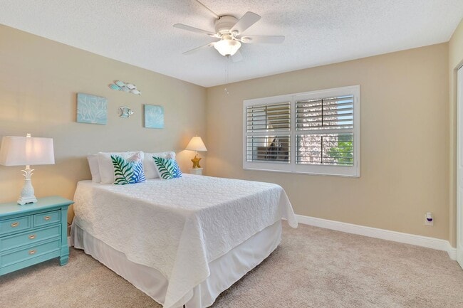 Building Photo - Beautifully Remodeled 2-Bedroom, 2-Bath Co...