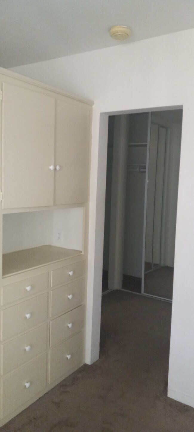 Building Photo - 5308 E Anaheim Rd