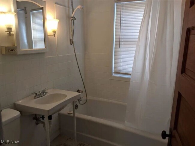 Building Photo - 3 BD / 2 BA House for Rent- Cleveland