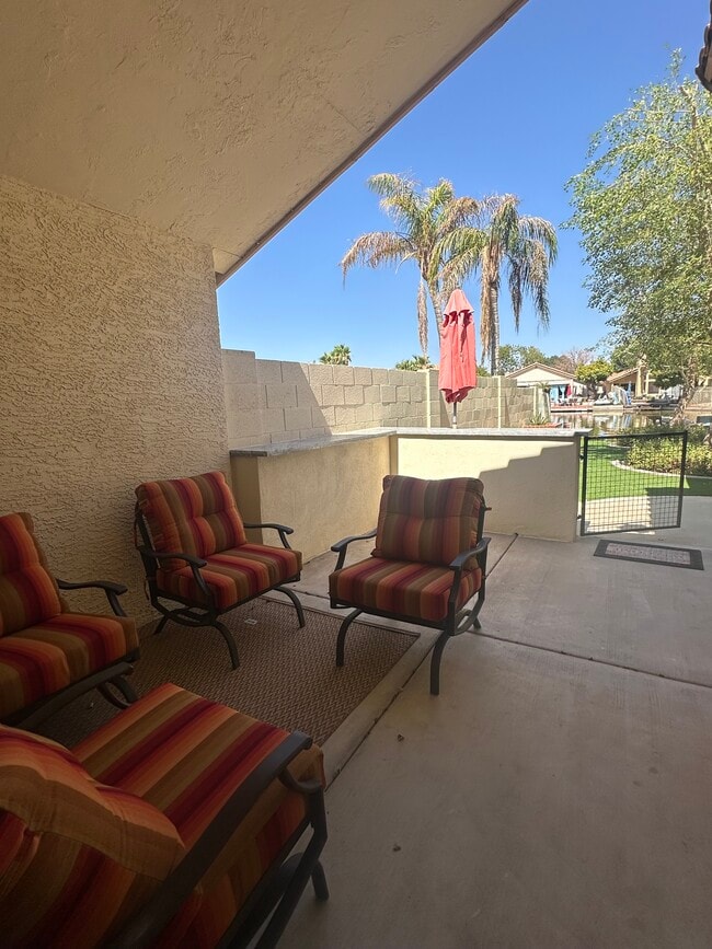 Building Photo - 10938 W Poinsettia Dr