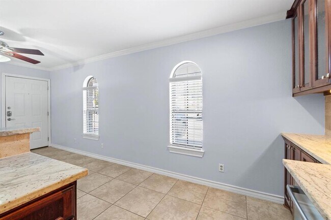 Building Photo - 407 E 45th St