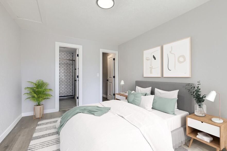 Building Photo - Light & bright University Hills home with ...