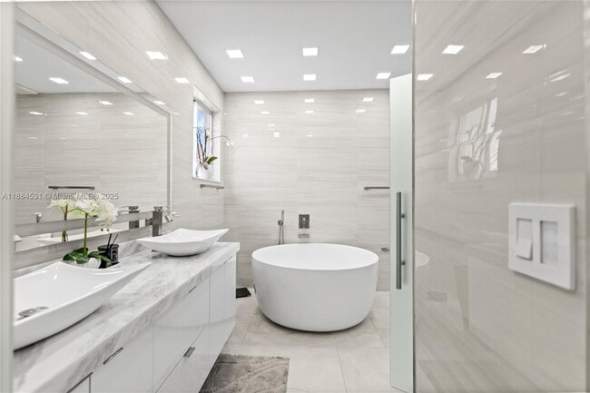 Building Photo - 8740 NW 153rd Terrace