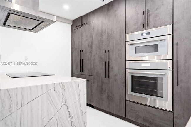 Building Photo - 56 Whitethorn Dr