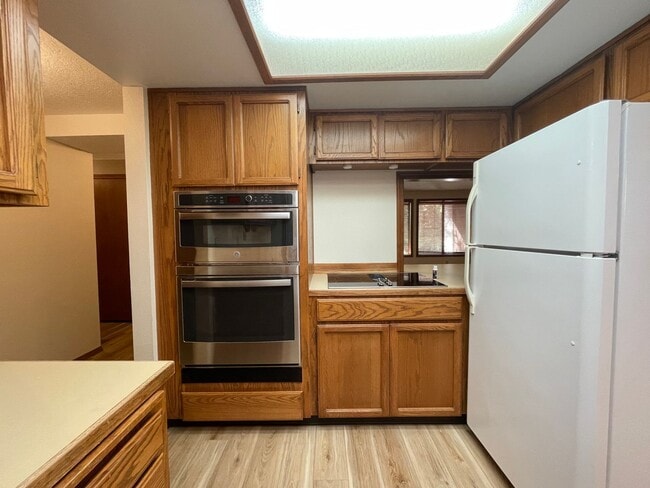 Building Photo - 2Bd/2Ba Unit Located in a Lovely Private Neighborhood in Happy Valley ~ Detached Garage, Washer &...