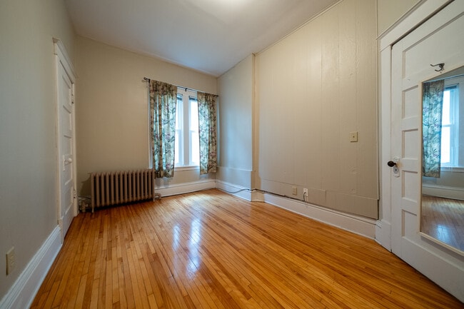 Building Photo - 3116 Humboldt Ave S