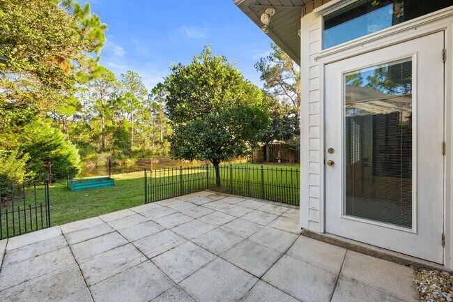 Building Photo - 255 Cll Escada