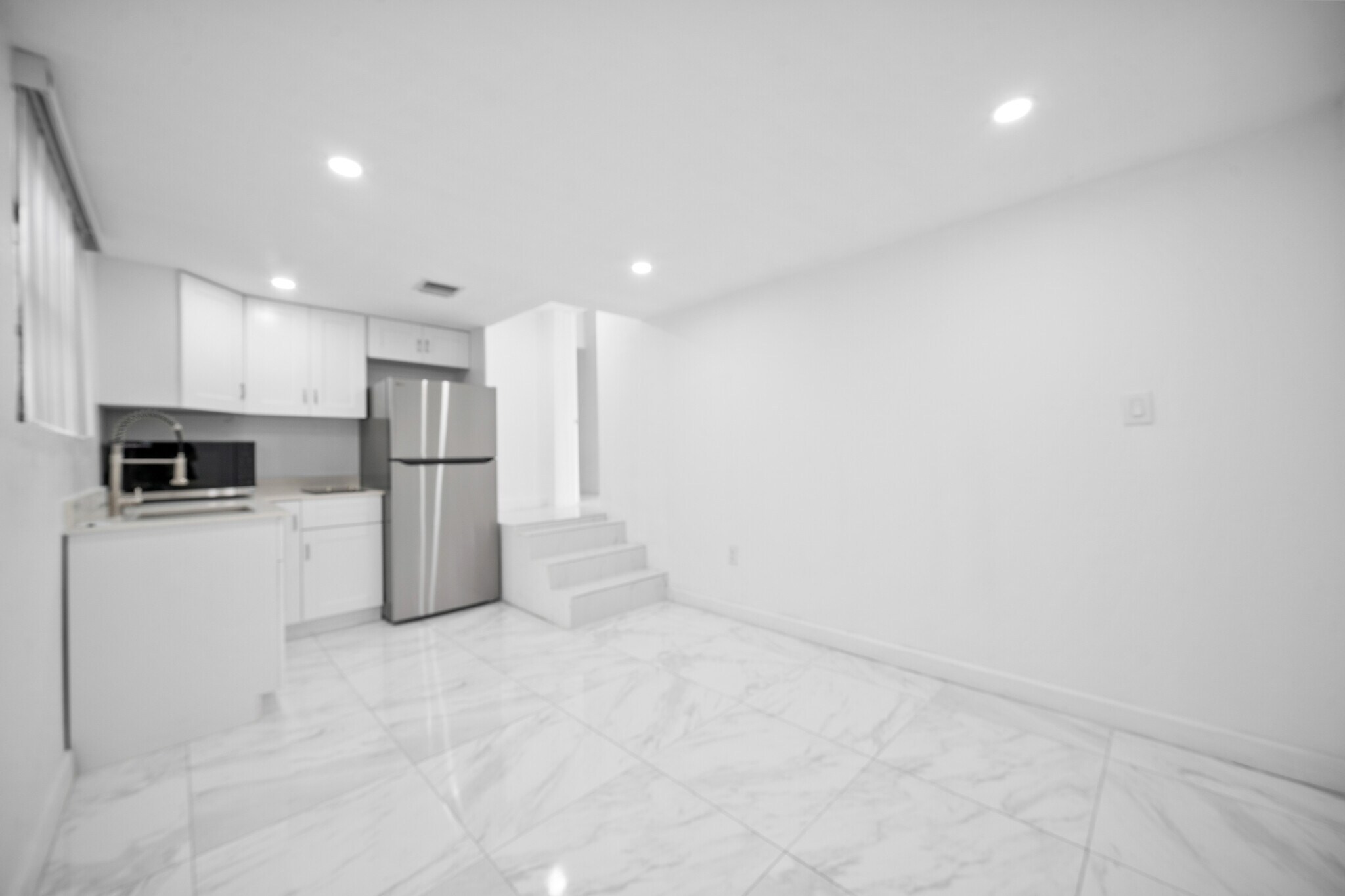 Building Photo - 411 SW 34th Ave
