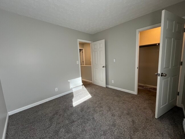 Building Photo - 200 Forest Ln