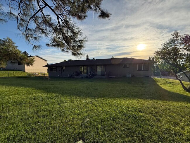 Building Photo - 800 Whitaker Dr
