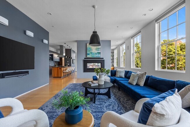 Primary Photo - 618 E 2nd St