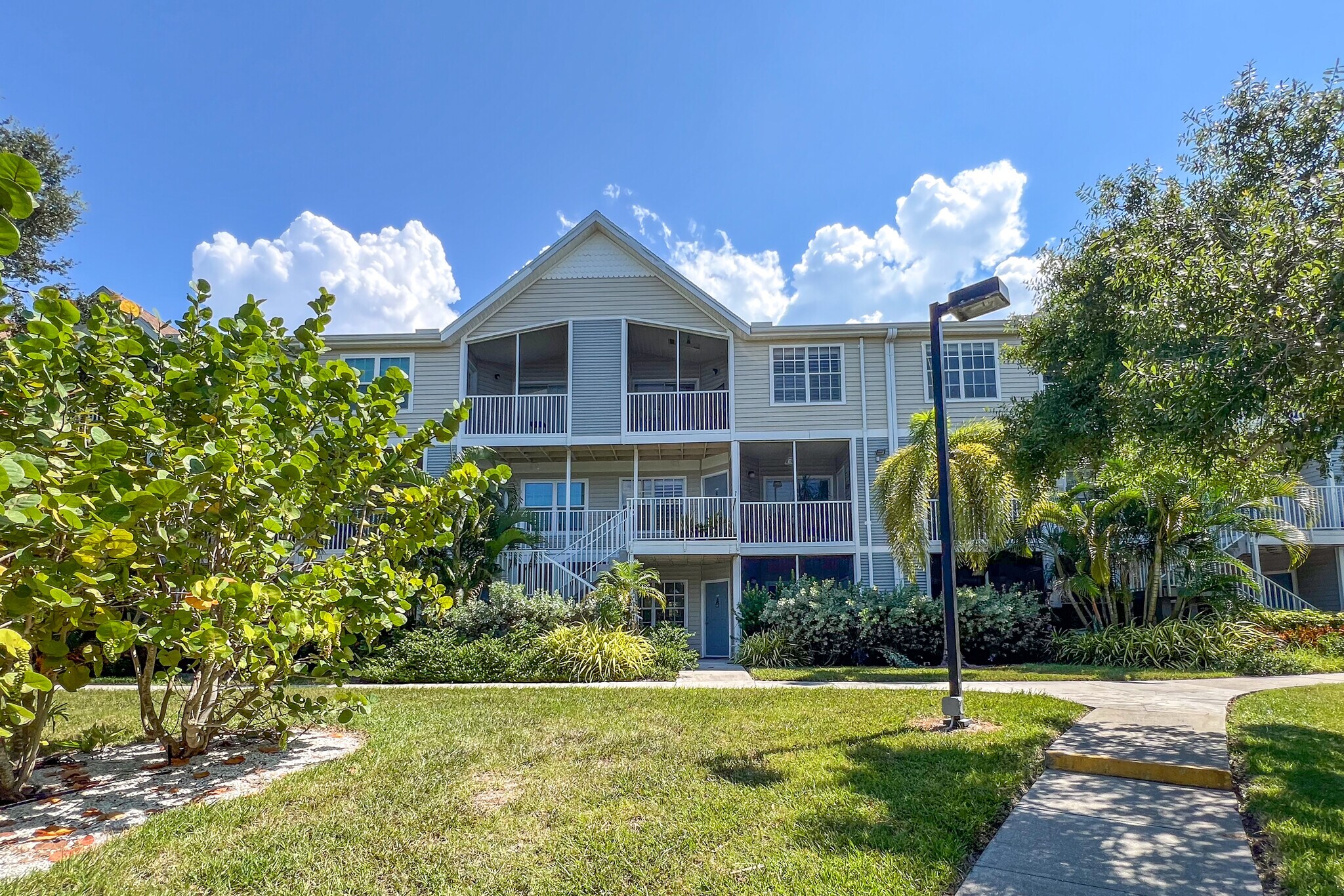 Building Photo - 850 S Tamiami Trl