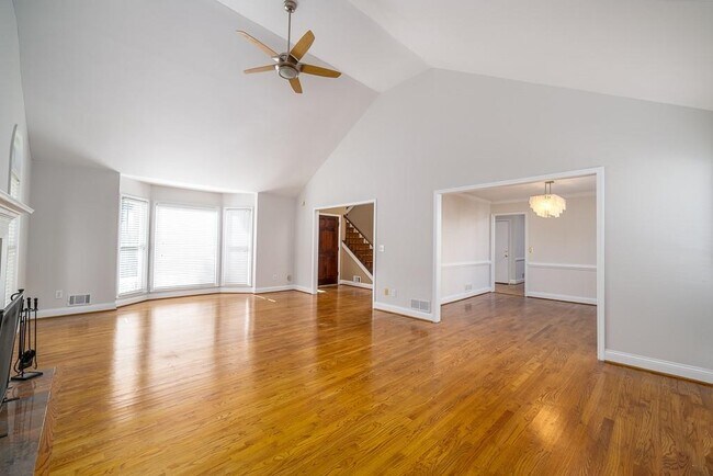 Building Photo - 1158 Alexandria Ct NE
