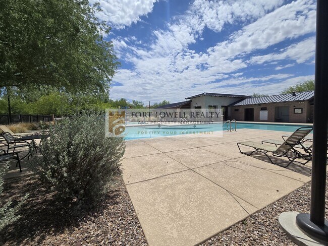 Building Photo - Modern 3 Bed / 2 Bath Home with Open Floor...