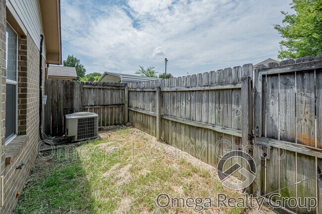 Building Photo - 5917 Carmel Dr
