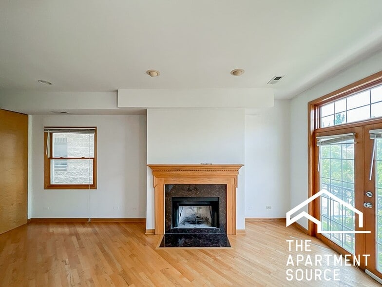 Building Photo - 1103 W Cornelia Ave