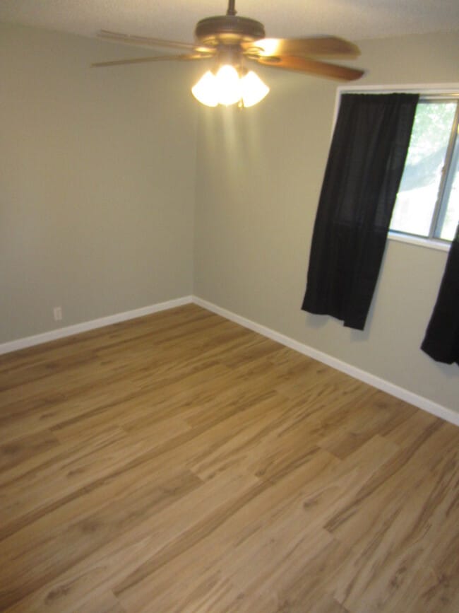 Building Photo - $1450 | 2BR/1BA House | Pet Friendly Ranch...