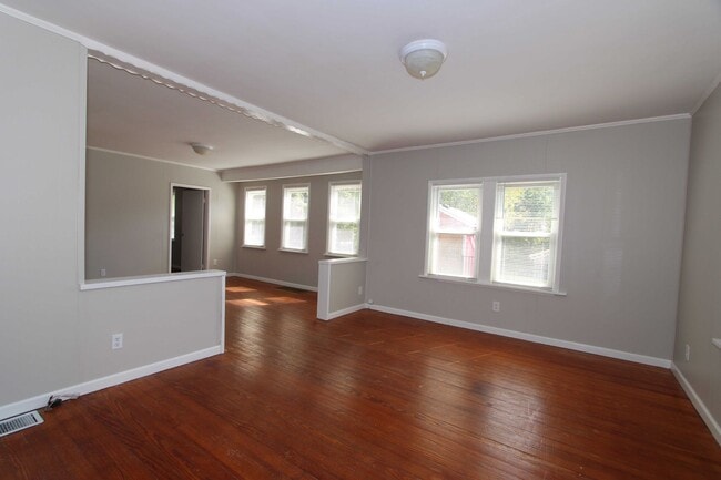 Building Photo - One of a Kind 4 Bed 1 Bath Home