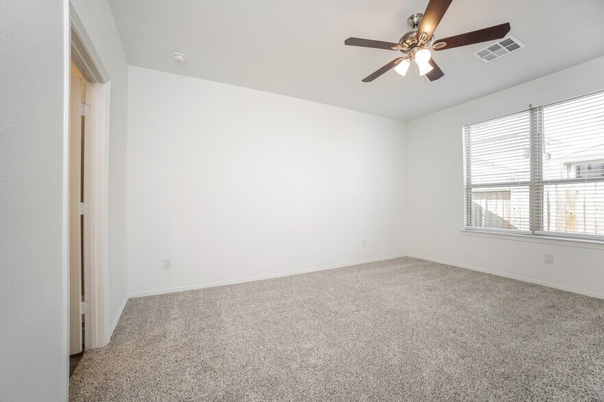 Building Photo - 16731 Rover Ln