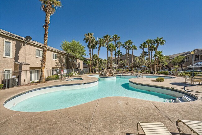 Building Photo - Elegant 2-Bedroom Condo in Gated Community with Pool and Spa