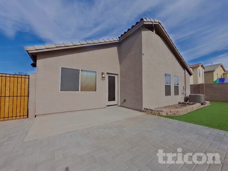 Building Photo - 16049 W Moreland St