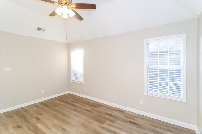 Building Photo - 10790 Wellington Dr