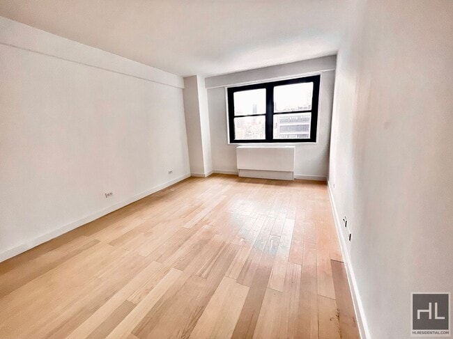 Building Photo - 222 E 39th St
