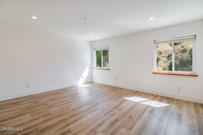 Building Photo - 6823 Castle Peak Dr