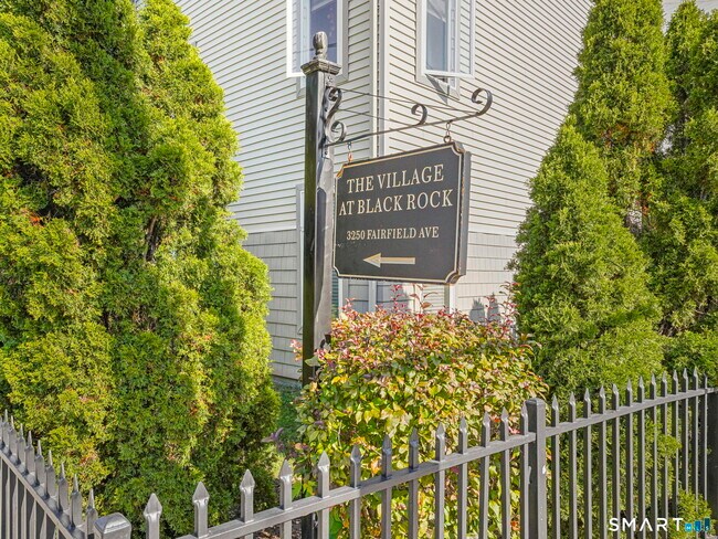 Building Photo - 3250 Fairfield Ave