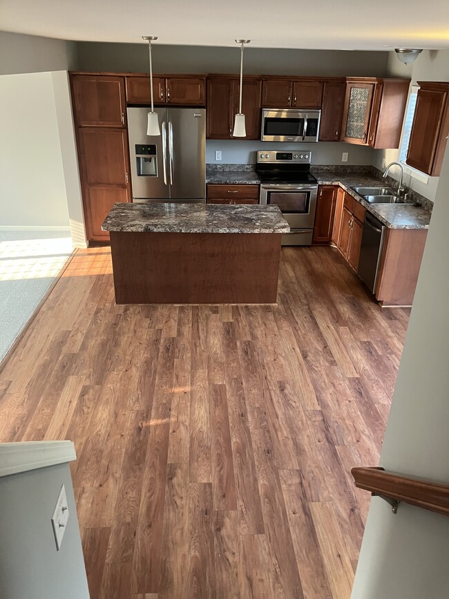 Open concept kitchen perfect for entertaining - 507 Stone Arbor Trail