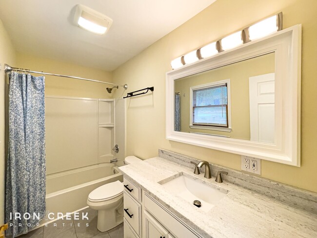 Building Photo - Beautifully Updated Three-Bedroom with Gar...