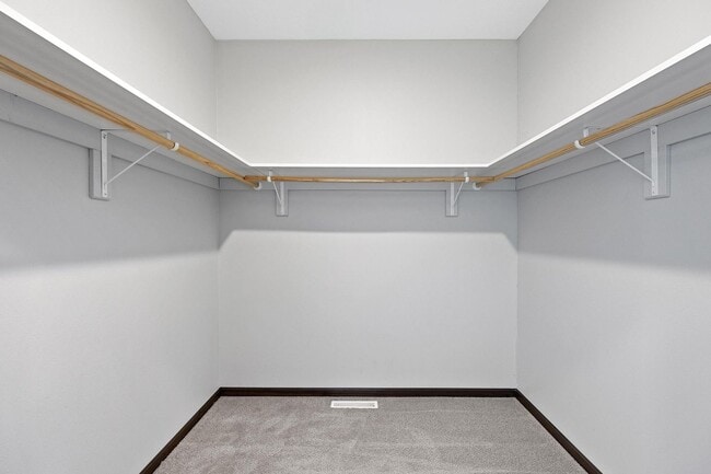 Building Photo - End Unit Townhome Just Blocks Away From Do...