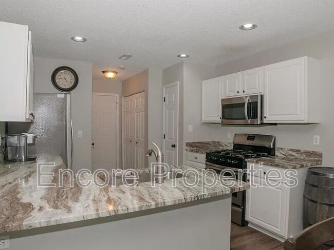 Building Photo - 221 Danesway Dr