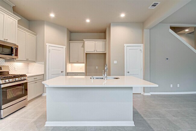 Building Photo - 332 N Spotted Fern Dr
