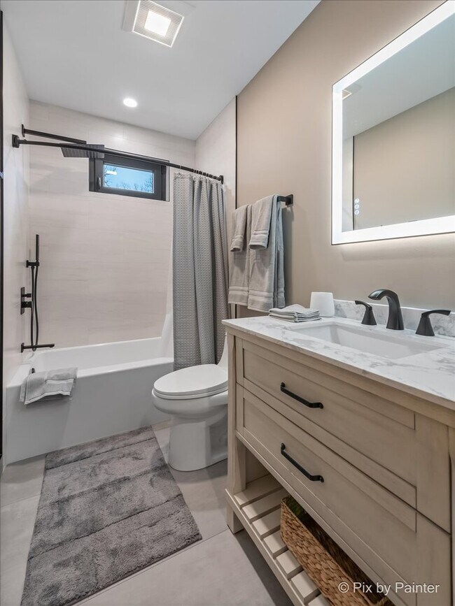 Building Photo - 154 Oak St