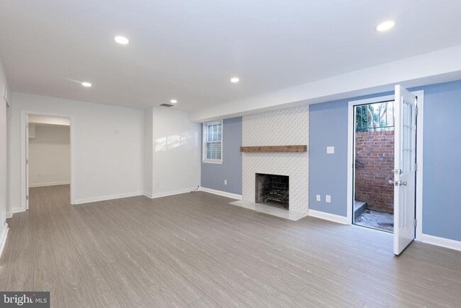Building Photo - 2810 N Glade St NW