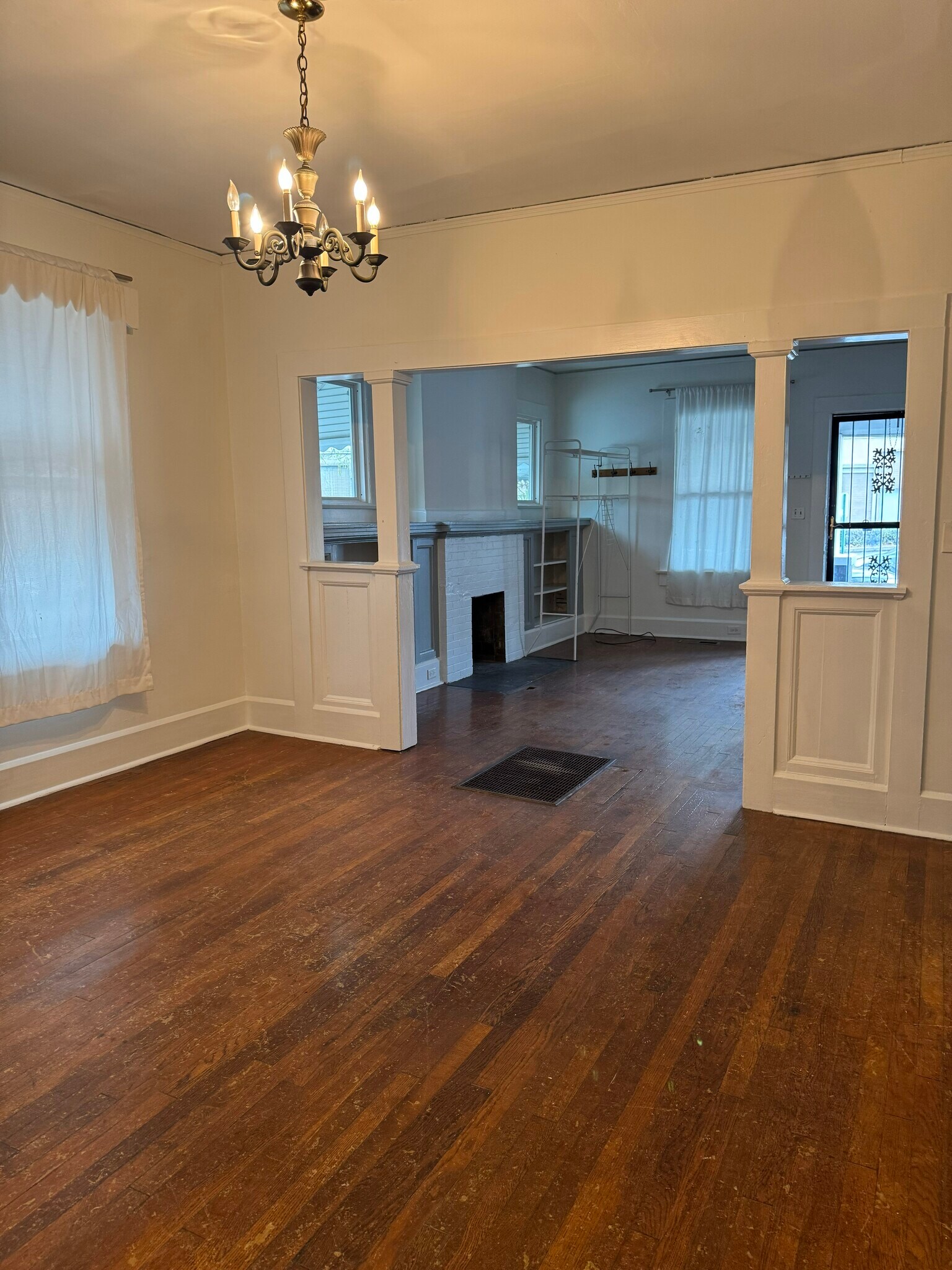 Building Photo - 1637 13th Ave S