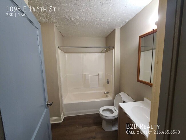 Building Photo - 1098 E 146th St