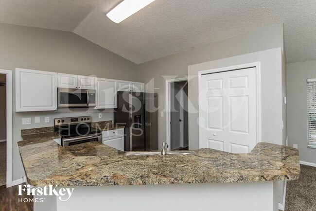 Building Photo - 2750 Felix Rd SE