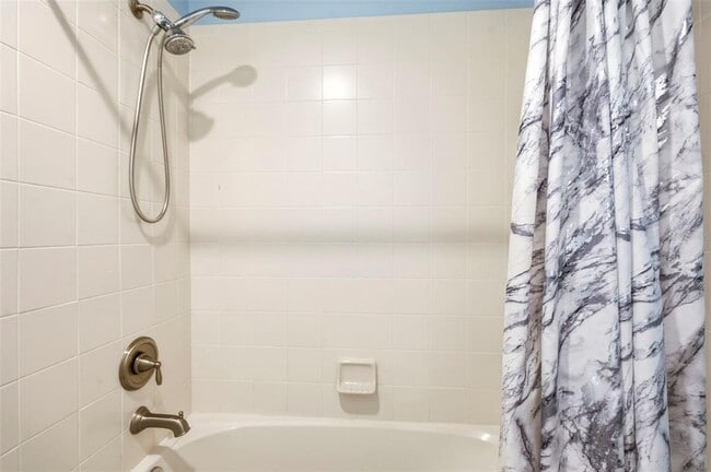 Building Photo - 2734 Silvermoss Dr