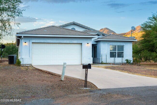 Building Photo - 392 Falcon Ct