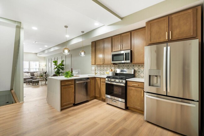 Building Photo - Beautiful 3 Bedroom 4 Bathroom East Baltim...