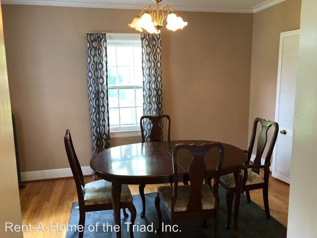 Building Photo - 4 br, 1.5 bath House - 413 S Chapman Street