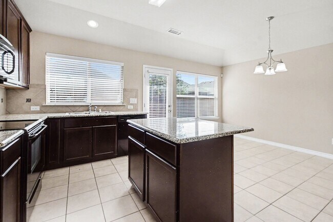 Building Photo - 1412 Villa Paloma Blvd