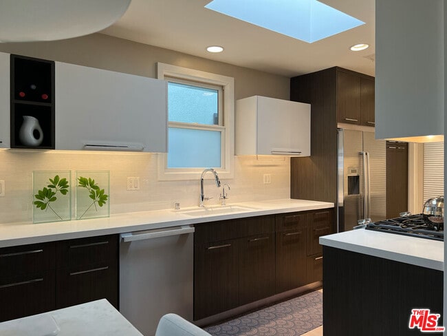 Building Photo - 2707 Westwood Blvd