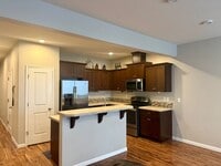 Building Photo - Lovely 3 bedroom/2.5 Bath Townhouse