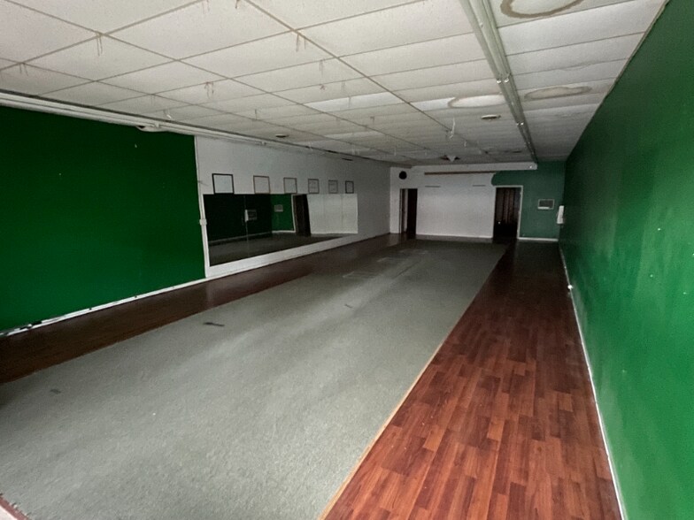 Building Photo - 415 S Main St